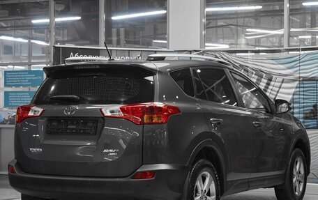 Toyota RAV4, 2015 год, 1 749 000 рублей, 6 фотография