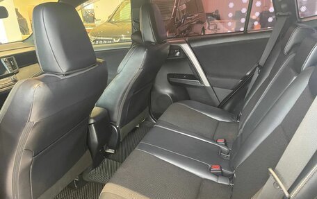 Toyota RAV4, 2016 год, 2 490 000 рублей, 12 фотография