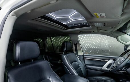 Toyota Land Cruiser 200, 2015 год, 4 095 000 рублей, 28 фотография