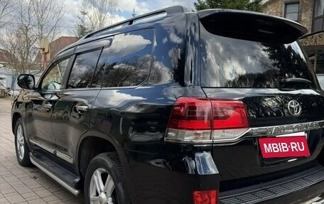 Toyota Land Cruiser 200, 2016 год, 7 500 000 рублей, 21 фотография