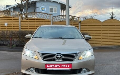 Toyota Camry, 2012 год, 1 370 000 рублей, 2 фотография