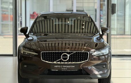 Volvo V60 Cross Country II, 2021 год, 3 640 000 рублей, 2 фотография