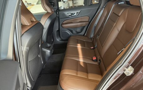 Volvo V60 Cross Country II, 2021 год, 3 640 000 рублей, 14 фотография