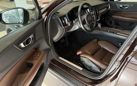 Volvo V60 Cross Country II, 2021 год, 3 640 000 рублей, 8 фотография