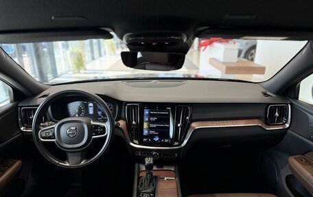 Volvo V60 Cross Country II, 2021 год, 3 640 000 рублей, 13 фотография