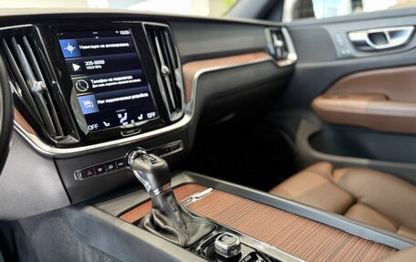 Volvo V60 Cross Country II, 2021 год, 3 640 000 рублей, 12 фотография