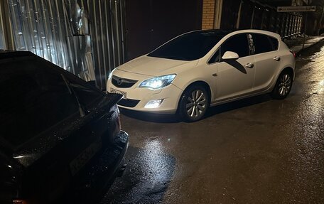 Opel Astra J, 2010 год, 700 000 рублей, 2 фотография