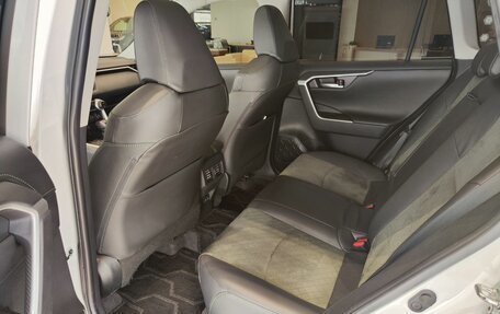 Toyota RAV4, 2022 год, 3 150 000 рублей, 11 фотография