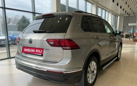 Volkswagen Tiguan II, 2021 год, 2 460 000 рублей, 3 фотография