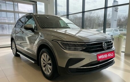 Volkswagen Tiguan II, 2021 год, 2 460 000 рублей, 2 фотография