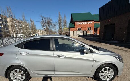 Hyundai Solaris II рестайлинг, 2014 год, 800 000 рублей, 3 фотография