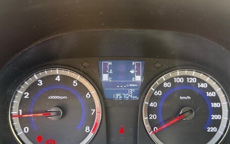 Hyundai Solaris II рестайлинг, 2014 год, 800 000 рублей, 11 фотография