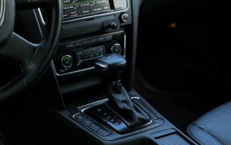 Skoda Superb III рестайлинг, 2011 год, 889 000 рублей, 23 фотография