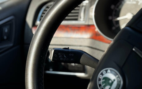 Skoda Superb III рестайлинг, 2011 год, 889 000 рублей, 27 фотография