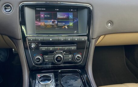 Jaguar XJ IV (X351), 2016 год, 2 400 000 рублей, 13 фотография