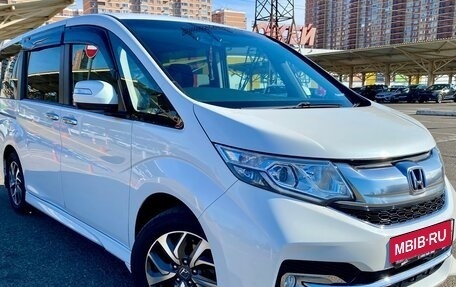 Honda Stepwgn IV, 2015 год, 1 950 000 рублей, 2 фотография