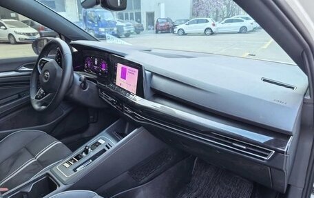 Volkswagen Golf VIII, 2022 год, 1 555 000 рублей, 6 фотография