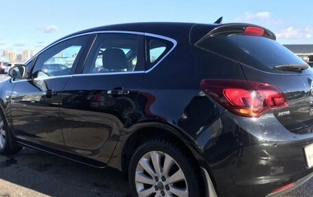 Opel Astra J, 2010 год, 600 000 рублей, 2 фотография