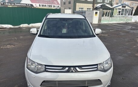 Mitsubishi Outlander III рестайлинг 3, 2012 год, 1 350 000 рублей, 3 фотография