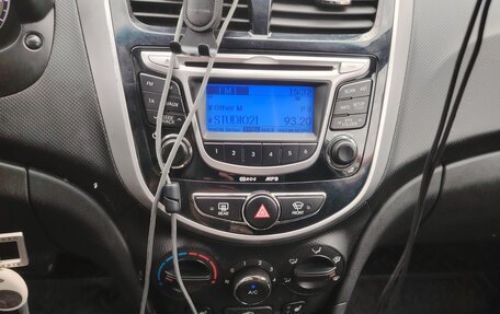 Hyundai Solaris II рестайлинг, 2013 год, 640 000 рублей, 5 фотография