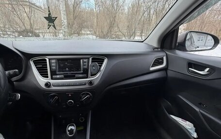 Hyundai Solaris II рестайлинг, 2021 год, 1 530 000 рублей, 8 фотография