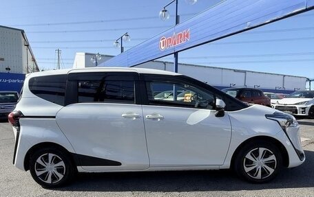 Toyota Sienta II, 2022 год, 1 430 000 рублей, 6 фотография