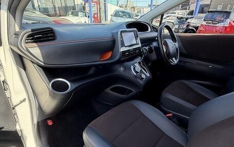 Toyota Sienta II, 2022 год, 1 430 000 рублей, 19 фотография