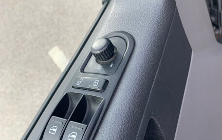 Volkswagen Transporter T5 рестайлинг, 2012 год, 1 400 000 рублей, 11 фотография