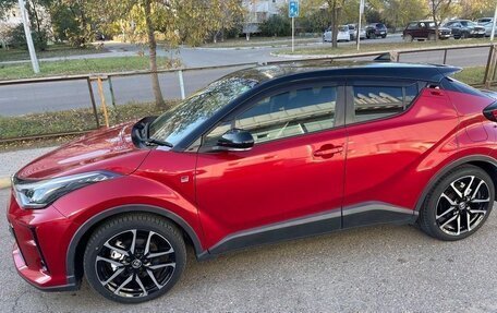 Toyota C-HR I рестайлинг, 2022 год, 1 850 000 рублей, 8 фотография