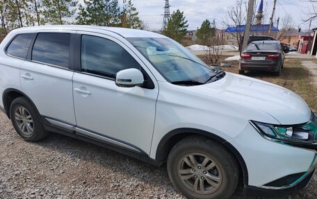 Mitsubishi Outlander III рестайлинг 3, 2019 год, 2 300 000 рублей, 4 фотография