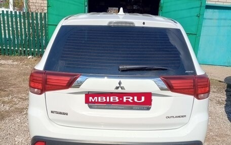 Mitsubishi Outlander III рестайлинг 3, 2019 год, 2 300 000 рублей, 2 фотография