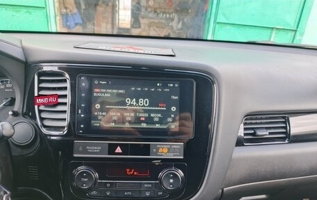 Mitsubishi Outlander III рестайлинг 3, 2019 год, 2 300 000 рублей, 8 фотография