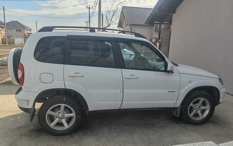 Chevrolet Niva I рестайлинг, 2017 год, 730 000 рублей, 2 фотография