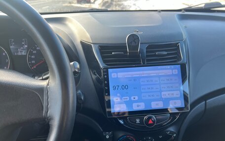 Hyundai Solaris II рестайлинг, 2016 год, 350 000 рублей, 10 фотография