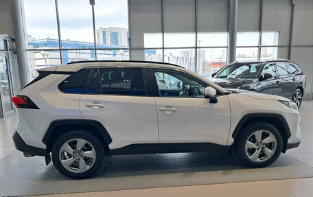 Toyota RAV4, 2020 год, 3 550 000 рублей, 8 фотография