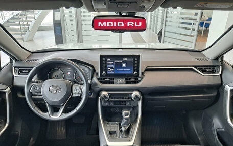 Toyota RAV4, 2020 год, 3 550 000 рублей, 18 фотография