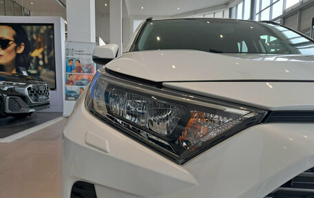 Toyota RAV4, 2020 год, 3 550 000 рублей, 21 фотография