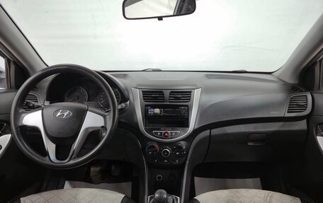 Hyundai Solaris II рестайлинг, 2011 год, 585 000 рублей, 10 фотография