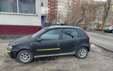 Fiat Punto III Punto Evo рестайлинг, 2000 год, 240 000 рублей, 1 фотография