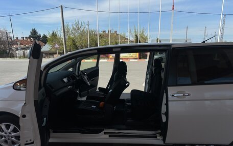 Toyota ISis I, 2014 год, 1 450 000 рублей, 10 фотография