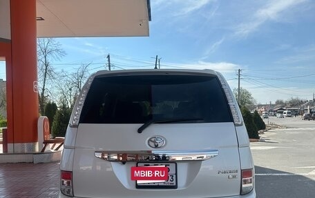 Toyota ISis I, 2014 год, 1 450 000 рублей, 6 фотография