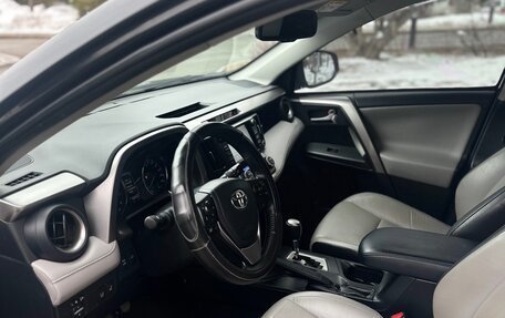 Toyota RAV4, 2018 год, 2 300 000 рублей, 9 фотография