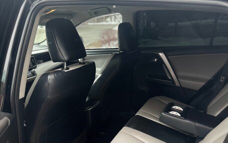 Toyota RAV4, 2018 год, 2 300 000 рублей, 10 фотография