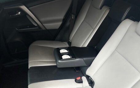 Toyota RAV4, 2018 год, 2 300 000 рублей, 11 фотография