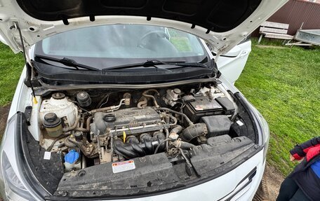 Hyundai Solaris II рестайлинг, 2016 год, 1 160 000 рублей, 13 фотография