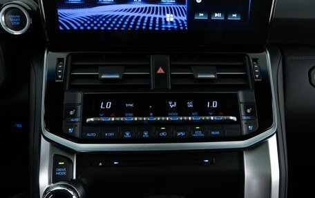 Toyota Land Cruiser, 2022 год, 11 027 444 рублей, 21 фотография