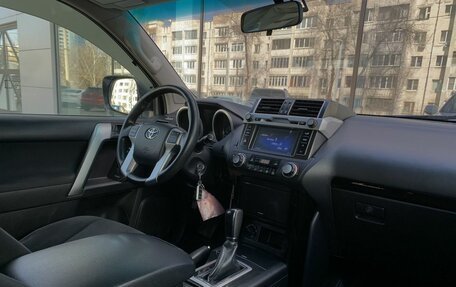 Toyota Land Cruiser Prado 150 рестайлинг 2, 2015 год, 3 300 000 рублей, 9 фотография