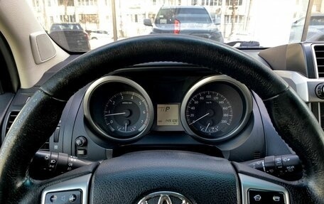 Toyota Land Cruiser Prado 150 рестайлинг 2, 2015 год, 3 300 000 рублей, 14 фотография