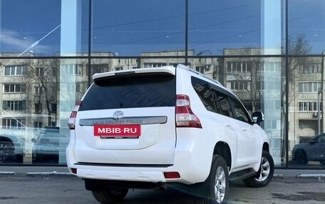 Toyota Land Cruiser Prado 150 рестайлинг 2, 2015 год, 3 300 000 рублей, 5 фотография