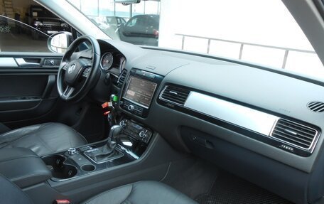 Volkswagen Touareg III, 2011 год, 1 870 000 рублей, 14 фотография